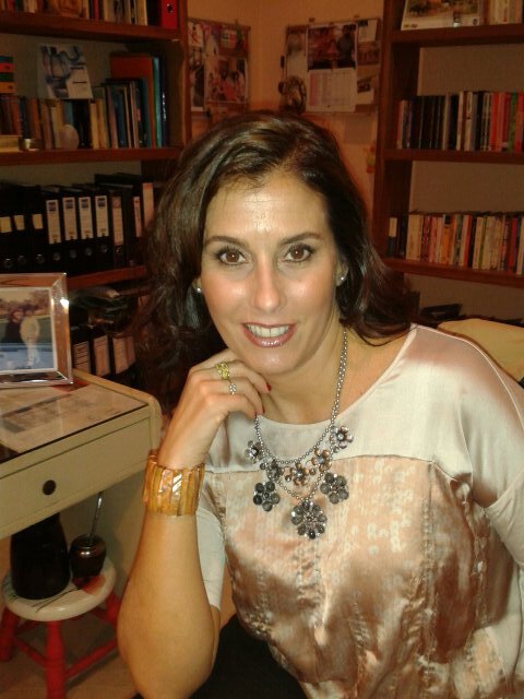 Católica. Comunicadora y Agente Inmobiliaria. Mamá de Alex, Almu y Joa. Abuela de Mica y Rafa. Hija, hermana y amiga. EXA Teresiana y Olimpista. #MDVPropiedades
