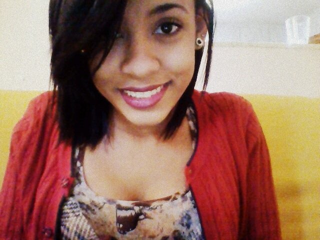 - Quem define se limita. (y)