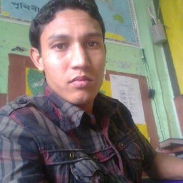 Lives in dhaka