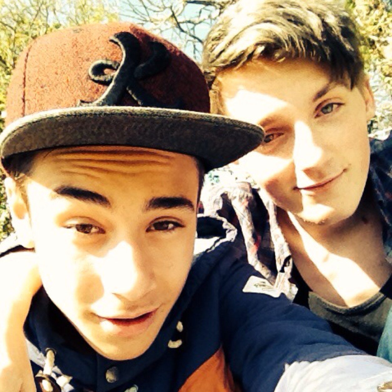 follow and i will follow back