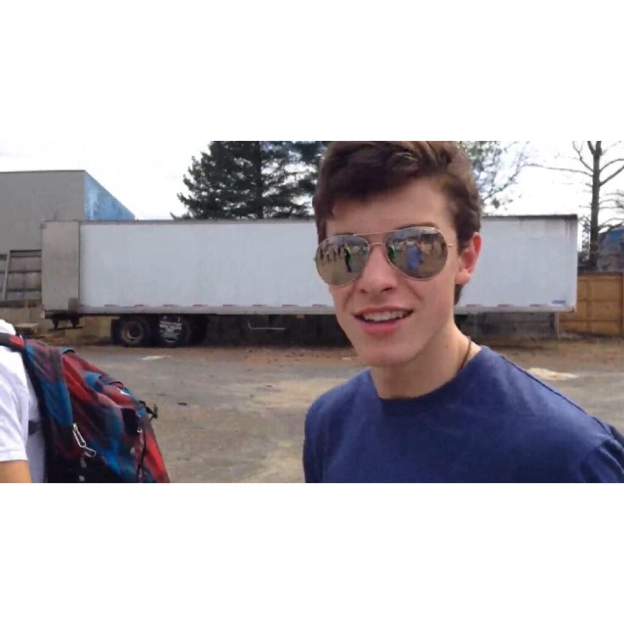 this is a free follow! follow @absoluteshawn_ or i unfollow :)