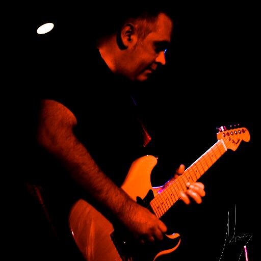 Miguerrin's profile picture. Guitarrista profesional compositor y arreglista