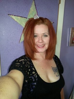 SAHM of 3, enjoys baking,flower gardening,decorating, and making people smile. Using handmade jewelry to beautify the world one bead at a time. I follow back!