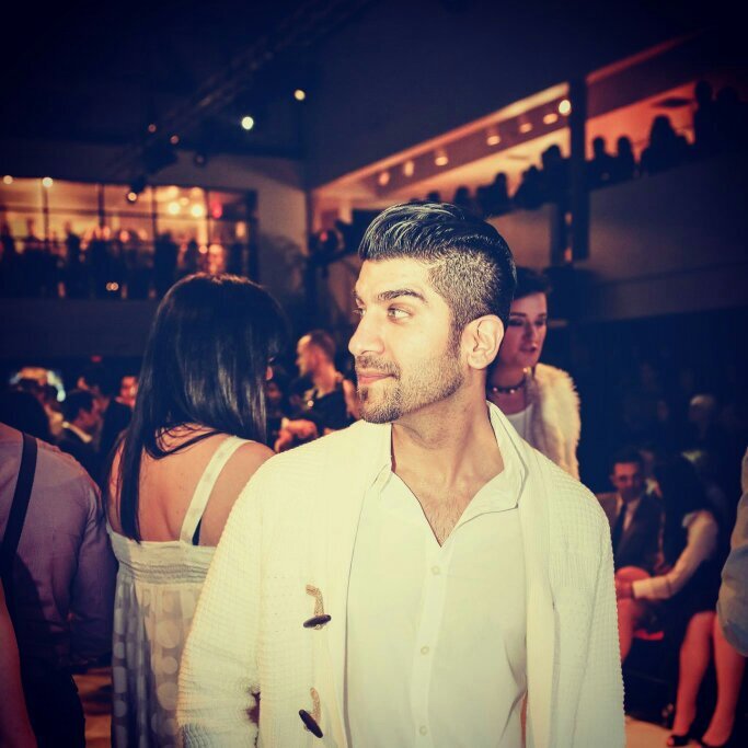 An entrepreneur. In Film, Gaming , Animation & Other Bizz Ventures . I enjoy life , superheros, sarcasm, & love science!