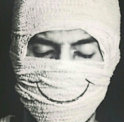 اتعلم ماهو تناقضي ... ان اتناساك واقصدك في كتاباتي..! ‎