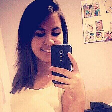 sorriso, lágrimas, gargalhadas e momentos q só nois entende, parceira d infancia, saudades do q o vento levo q na memoria fico! eu te amo mt, PRA SEMPRE ♥