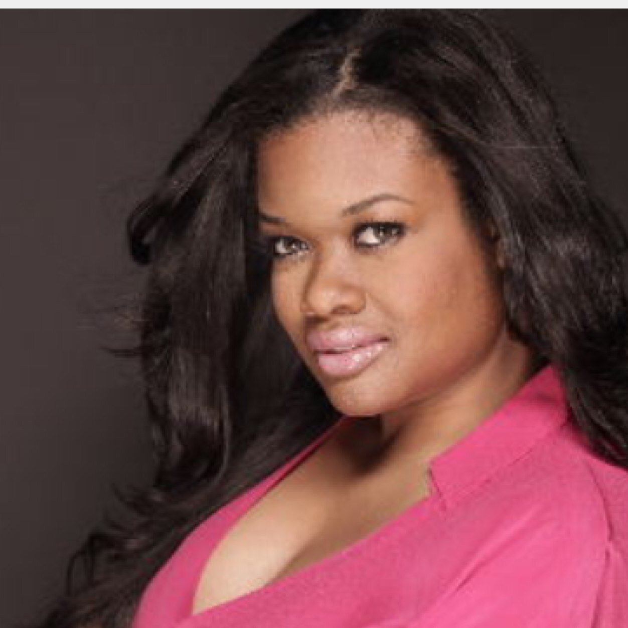 teiadanyale's profile picture. Speaker,iOwn my life