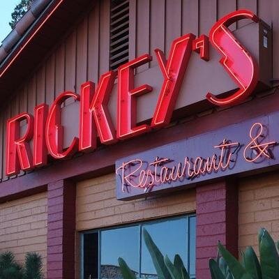 American comfort food & cocktails Tuesday thru Sunday with live Jazz Friday & Saturday evenings. Located where Highways 37 & 101 meet, at Inn Marin.