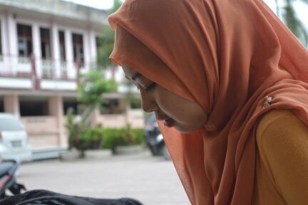 Sulung. Bergolongan darah A. Anak perantauan.