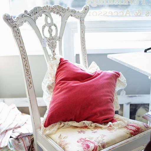 Nottingham's only Shabby Chic Store offering Painted furniture, Home decor, Giftware, Candles, Soaps & Accessories....
We commision pieces also...!!
