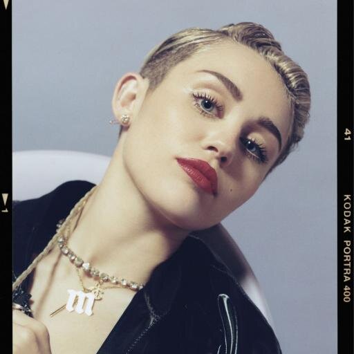 Bought my fate, straight from hell
A second sight has paid off well
For a mother, a brother and me
#FuckinBangerz #ProvehntoInAltum