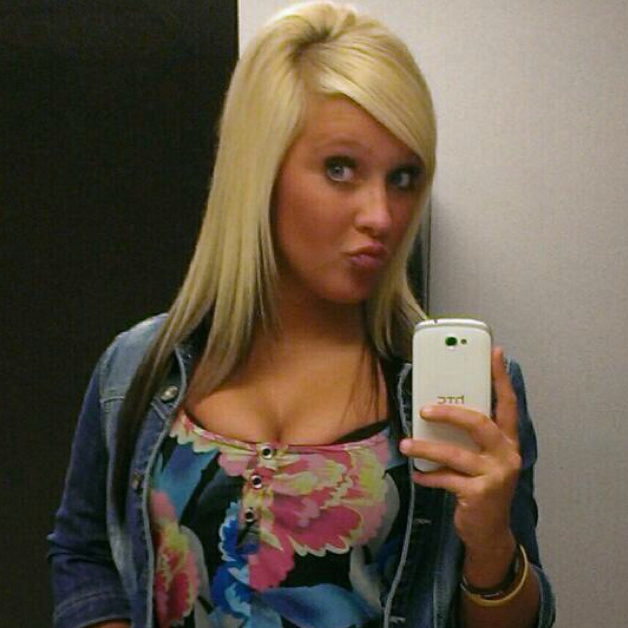 im just a snowbunny that loves black guys for obvious reasons #teamblackboys #teaminterracial #IRmovement