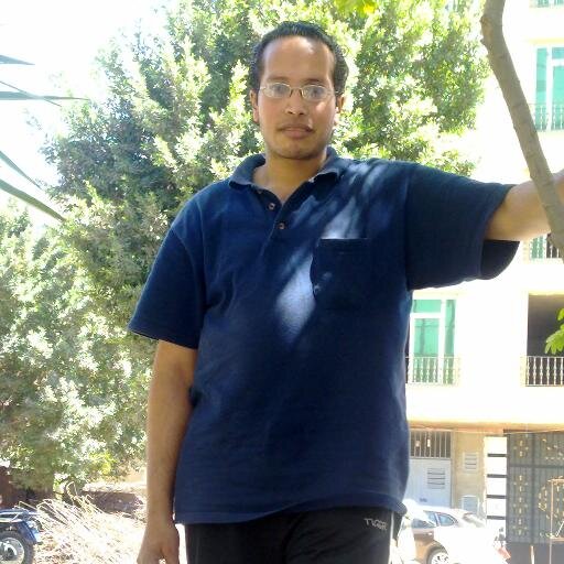 مجرد انسان مفكر مريد للحب والعمل ,وايضا رفيقة للحياة,اؤمن بالحريةفى الحياة والتحررمن كل ماهو قديم يقيدنى,واكيد طبعا اعيش اللحظة بكل قوتى لانهامش هترجع تانى