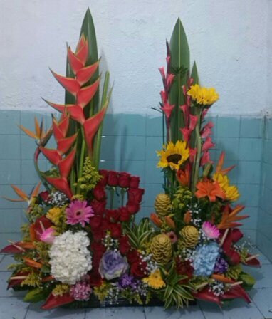 floristeria diseñador floral todo lo relacionado con el arte floral diseños ramos domicilio whatsApp3144849292 o en facebook didier floristeria diseñador flotal