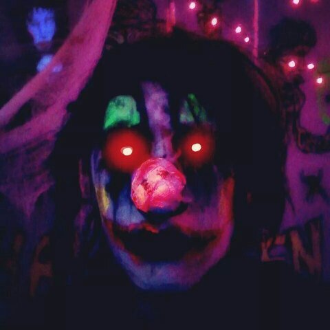 Aesthetic Terroist, horror addict, monster,occultist and dabbler in the world of makeup fx. The real twitter!