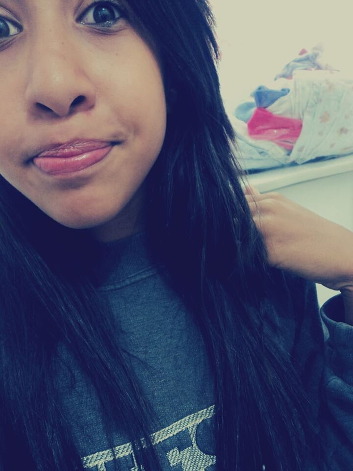 Posso ter mil problemas,
e mil motivos para desistir.
Mas tenho uma unica razão
que me faz continuar : DEUS