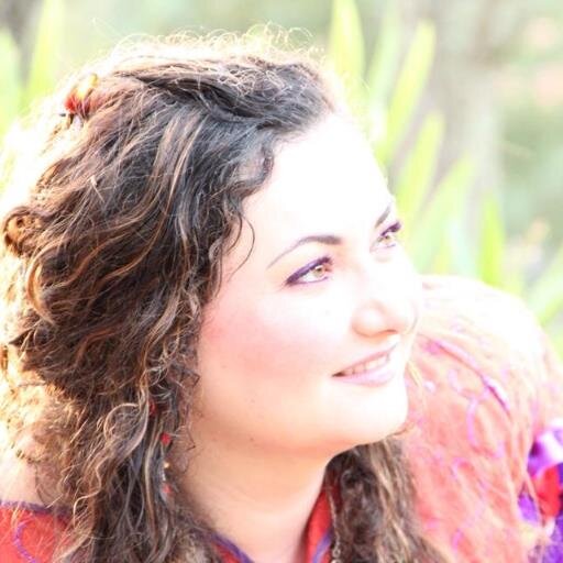 Créatrice du Chant vibratoire@ Thérapeute de la Voix-e, Soprano Cristal Coloratura, Canal des Mères et des sons, Musicothérapeute, Eveilleuse d'Âmes, Formatrice