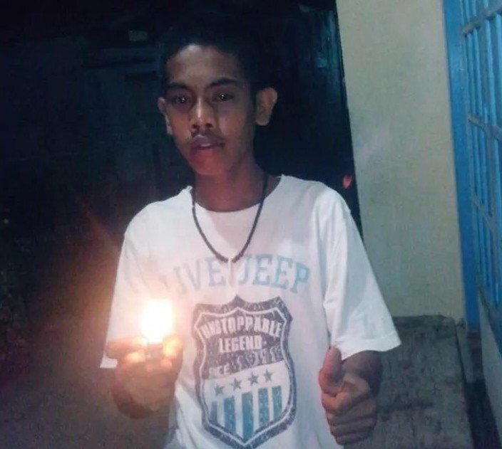 Jangan pernah menyentuh hidup seseorang kalau kamu hanya akan melukai perasaanya