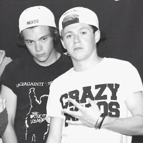 PLEASE FOLLOW @ROYALXNARRY PLEASE