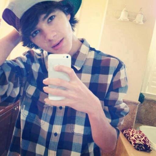 FREE FOLLOW ONLY IF U FOLLOW @selina3899 ♥♥♥ also s/o account so rt my tweets :D