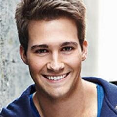 Adoro cantar,desenhar jogar no video game computador programas da nickelodeon e disney channel, xd como big tim rush austin e ally etc