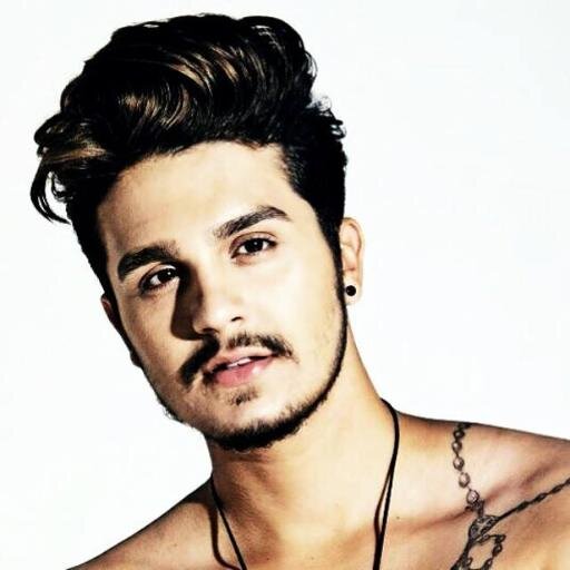 Sem palavras pra descrever o meu sentimento pelo Luan Rafael Domingos Santana . Um amor interminável , um carinho inexplicável e uma admiração eterna .
