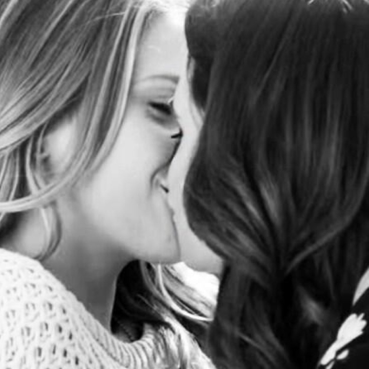 karmyluv's profile picture. Salvandooo @mitchellftgomez