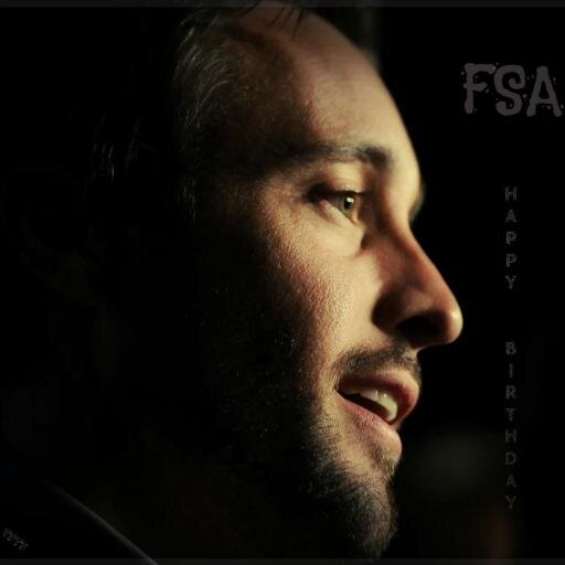 Twitter del Grupo de Facebook FSA -FanClub Spain Alex O'Loughlin-