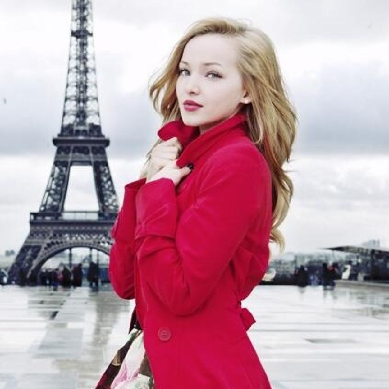 I adore Dove Cameron. She's beautiful, sweet, lovely, perfect, and she has an AMAZING voice. Seriously, she deserves an album. Tweet me!
