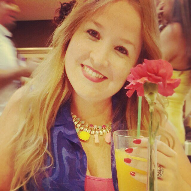 Odontóloga, 34 Años, casada con Javier López y tengo 2 Hijas...que son mi VIDA..Ma.Jime y Ma.Fer