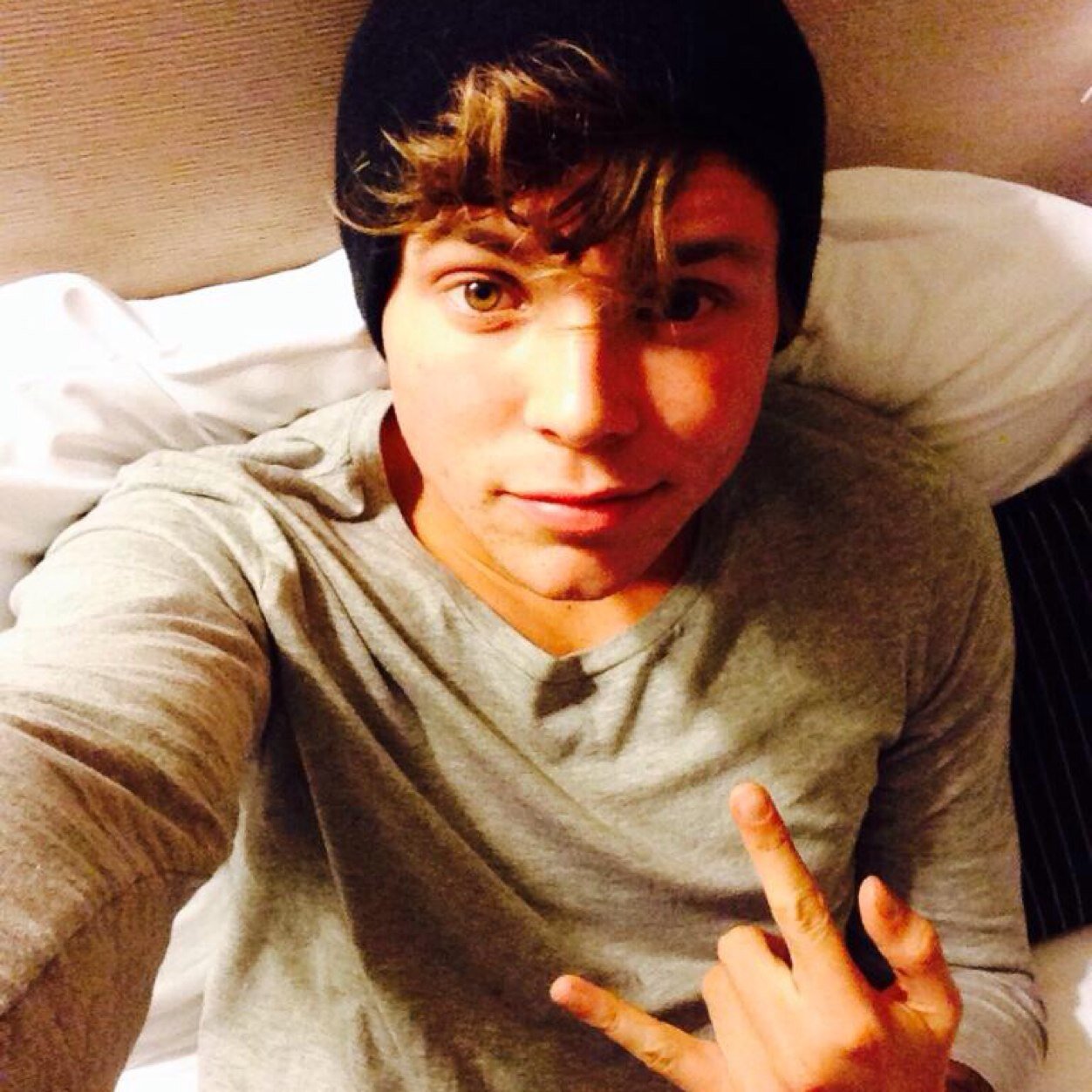 Ashton is my life saver, my Sunshine , my inspiration and my whole life • I'll always support him ☼ ( never/4 )