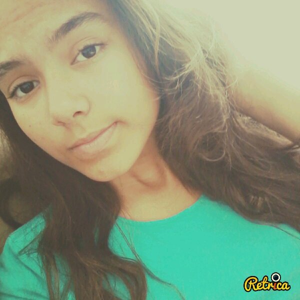 Amo handball, pizza, dançar, cantar e praia. One Direction, Justin e Gaga. Efeito Colateral, twihard e potterheard! haha'
