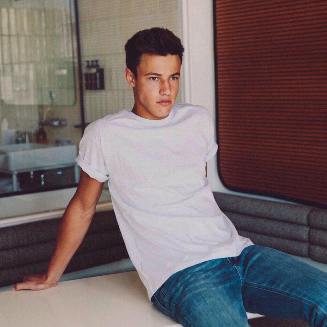 Follow my friend @TAYCANlFF & me @SeriousShawn ❤️