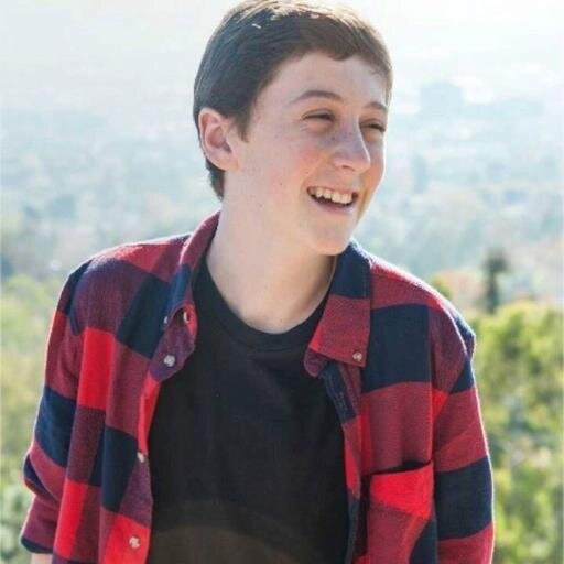 follow @trevprincess bc almost at goal ily