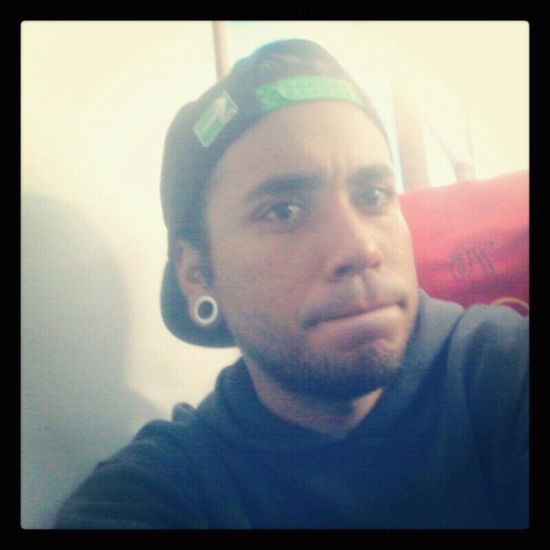 22. Estudiante de Cs. Audiovisuales y Fotografía. Comer, dormir.No hago deportes. Odioso por naturaleza. Vive relajado. http://t.co/tvIWeV49Kp