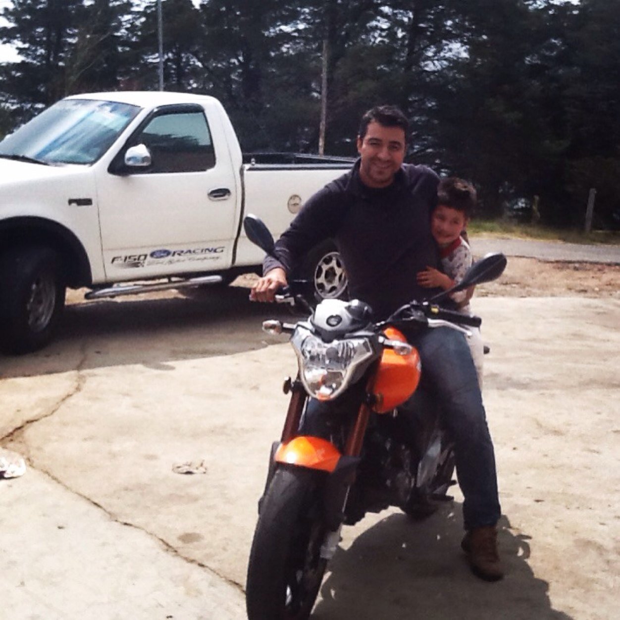 Trabajador, emprendedor, estudiante de la universidad Alejandro de humboltd facultad de comercio internacional. Ccs De La Grita tierra del Espiritu Santo.