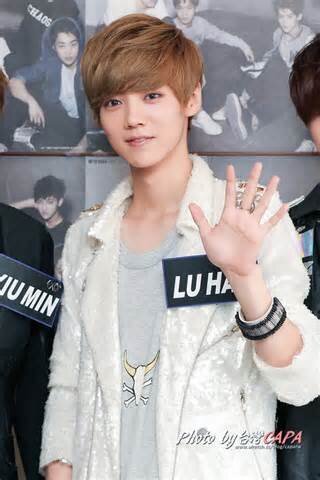 EXO member.
born on April 20,1990
Lets be friends
Kamsahamnida :3