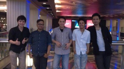 QuintetRoot official 'jazz band' vocal @RyanMaestroo , guitar @Nando_Saragi , keys @VigorTeng drum @rakhafitraa , bass @heryan_n CP: 0819 1969 2866