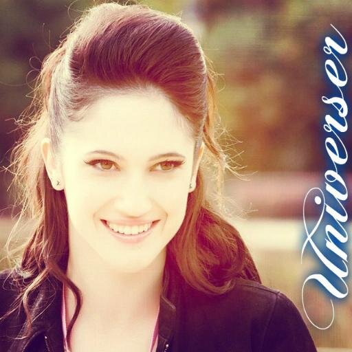 Cantante Bailarina y Actriz Italiana.
Hace poco lanzò su CD llamado Universo
Actualmente lanzò su primer disco llamado Universo.