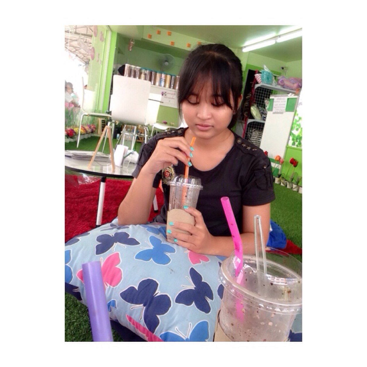 ฉันชอบภาษา.ฝรั่งเศสและภาษาอังกฤษ.  Thank for follow me :)