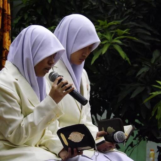 Dan sungguh, telah Kami mudahkan Al-qur'an untuk peringatan, maka adakah orang yang mau mengambil pelajaran? 
(QS.Al-Qamar:17,22,32,40)