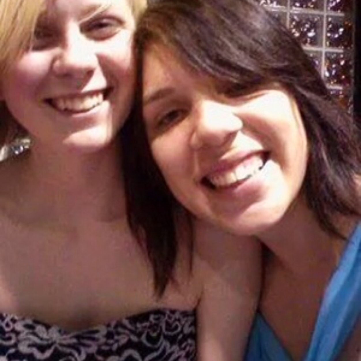 sarahswigglez_'s profile picture. Central High West Campus, junior, Chamber Choir singer. Love my family, freinds, school, music, and most importanty: laughter (^-^)/