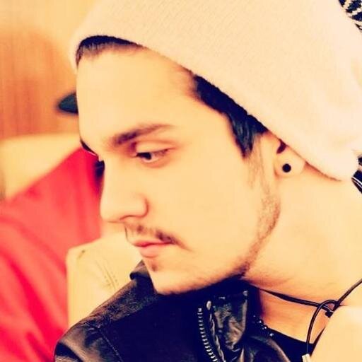 Um dia Deus sonhou com uma pessoa doce e amável, Mas Ele ñ se contentou apenas com o sonho e criou vc @luansantana ♥