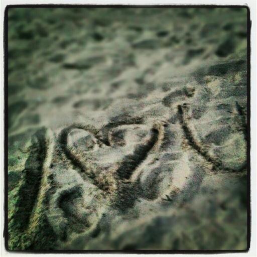 BeauutifulSoull's profile picture. peace. love. happiness. hope:)  you're perfect just the way you are Deuteronomy 31:8
#STOPBULLYING.