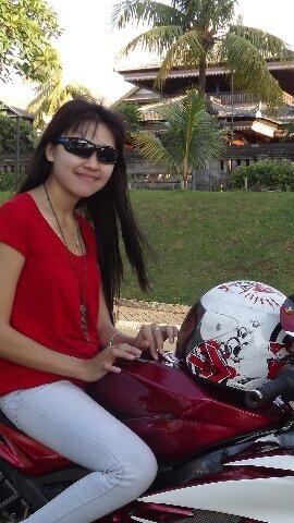 astriednayla's profile picture. MOVE ON