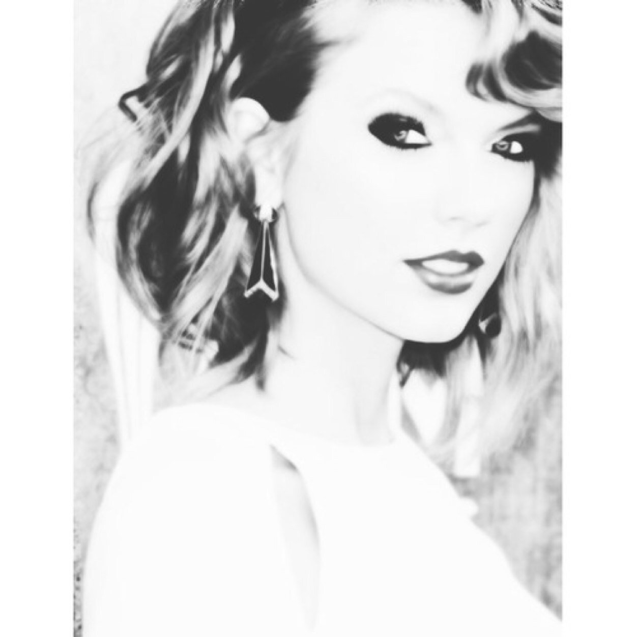 sigueme en @tellmeaziam por favor. xx