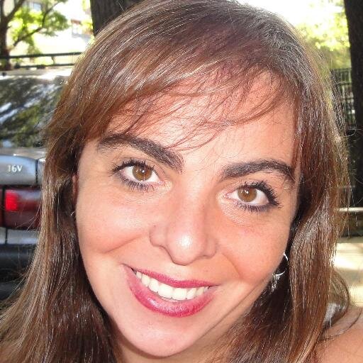 Amo ser mamá,es el mejor título que puedo llevar.
Soy mayorista de ropa,esteticista y docente.
Mi defecto, llegar tarde a todos lados.
Mi virtud,mi sinceridad.