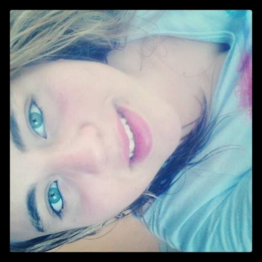 E a vida outra vez sorriu pra mim. Deus me proteja sempre.. Amém!! (yn ♦◙♥