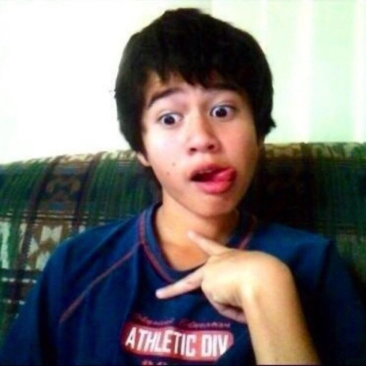 Calhoodfollowed's profile picture. Hiiiii dont follow me, follow @Missladydaly instead ✌️