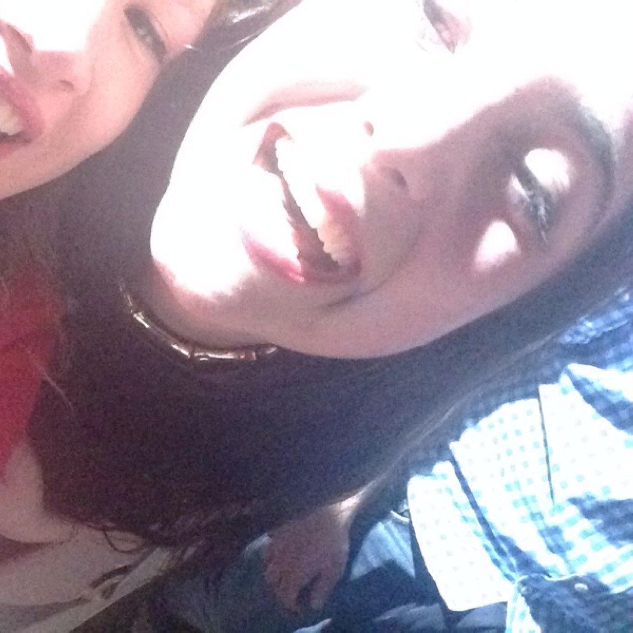 laurapomonti's profile picture. Dans ma tête on est deux, comme ça il y a toujours quelqu'un pour rire à mes blagues.